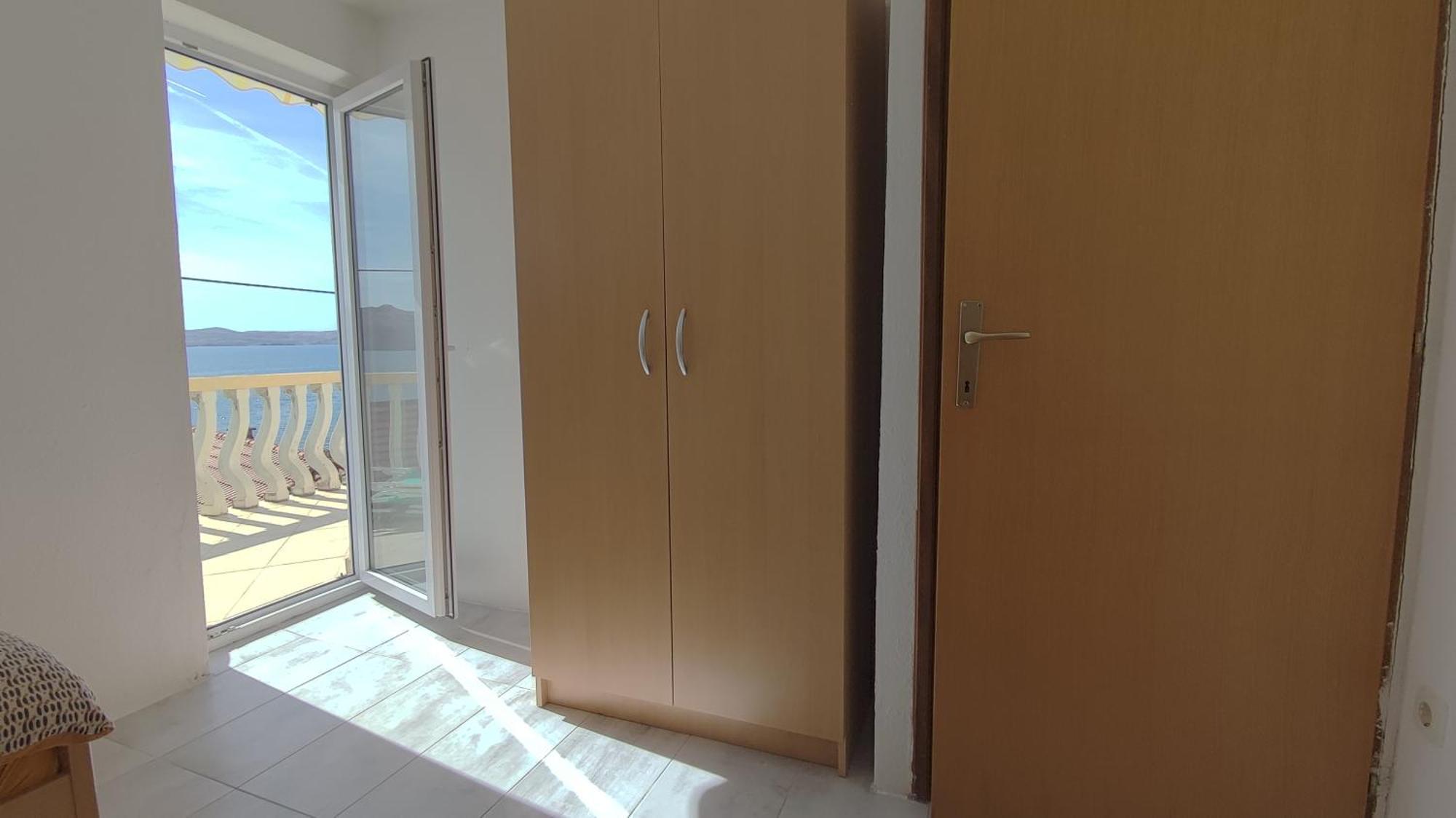 Apartman Tea Karlobag Buitenkant foto