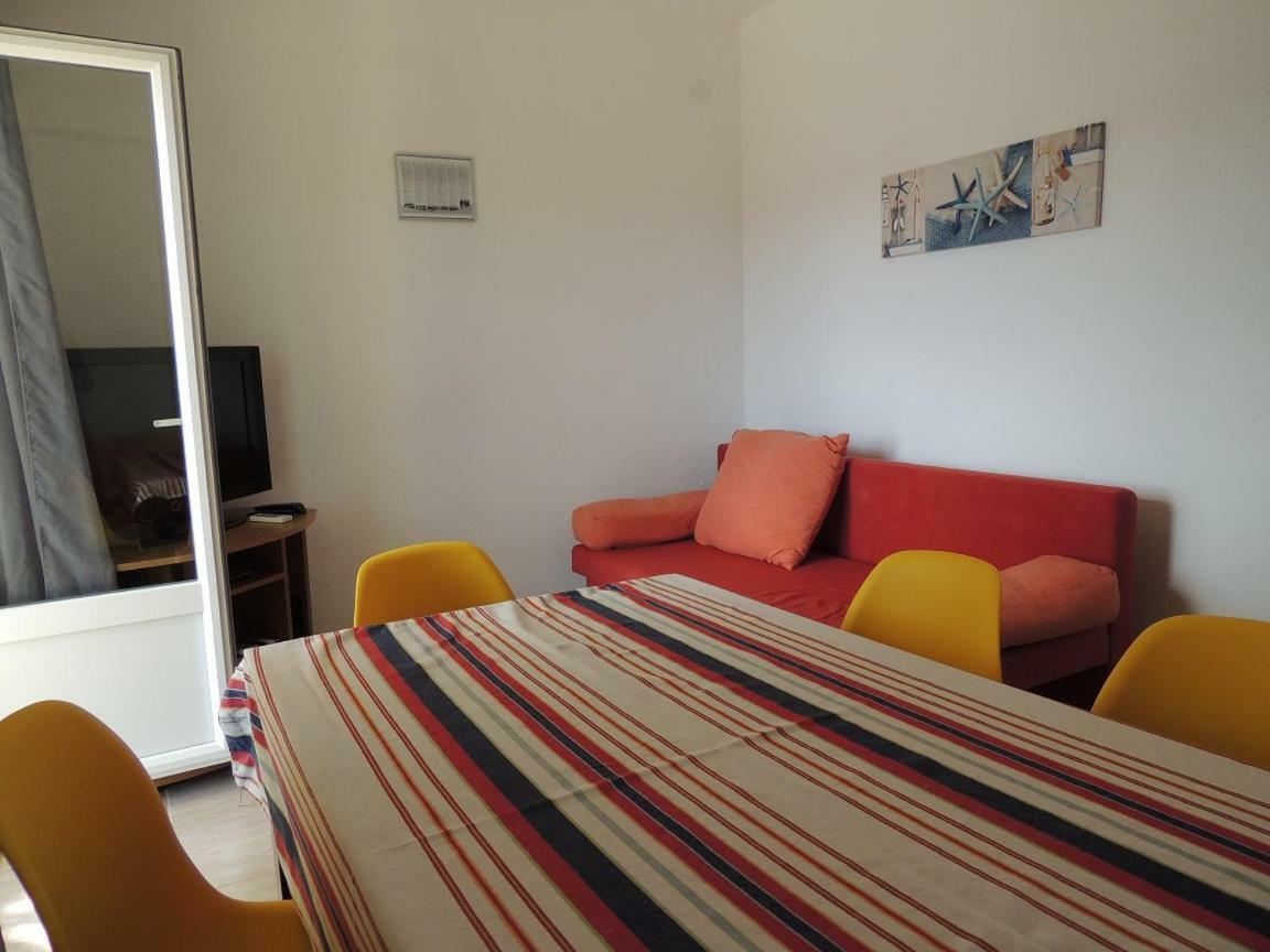 Apartman Tea Karlobag Buitenkant foto
