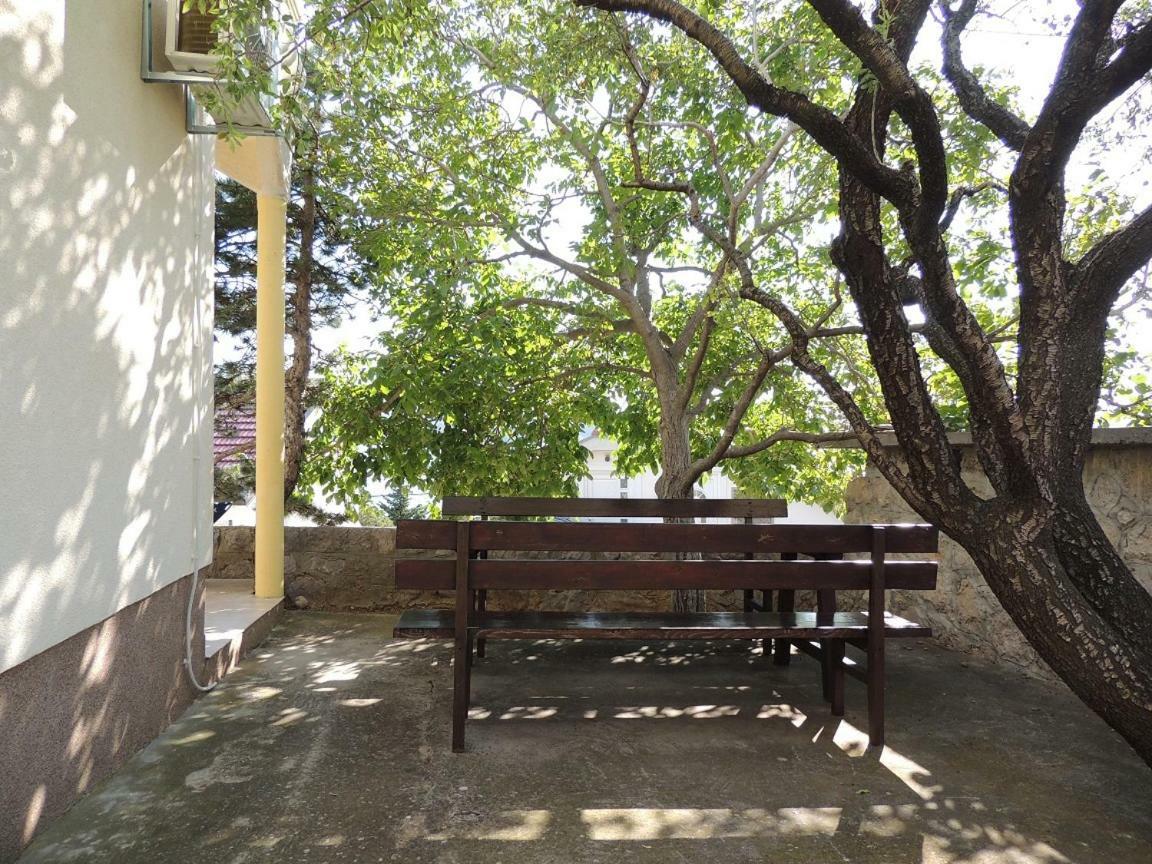 Apartman Tea Karlobag Buitenkant foto